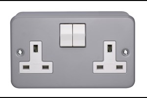 13A 2 Gang Switched Metalclad Socket