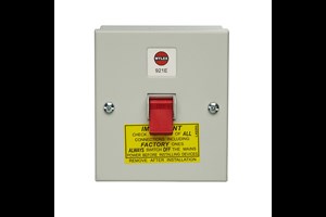 Enclosed 32A TP Switch with Switched Neutral 