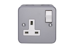13A 1 Gang Single Pole Switched Metalclad Socket