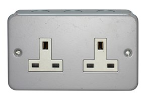 13A 2 Gang Unswitched Socket Metalclad